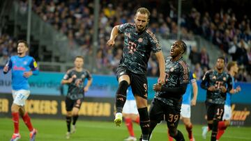 Soccer Football - Bundesliga - Holstein Kiel v Bayern Munich - Holstein-Stadion, Kiel, Germany - September 14, 2024 Bayern Munich's Harry Kane celebrates scoring their sixth goal and completing his hat-trick REUTERS/Fabian Bimmer DFL REGULATIONS PROHIBIT ANY USE OF PHOTOGRAPHS AS IMAGE SEQUENCES AND/OR QUASI-VIDEO.