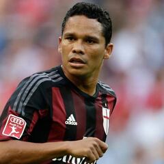 Atlético o West Ham: qué le ofrece cada uno a Carlos Bacca