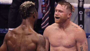 Mexico's Canelo Alvarez (R) speaks to Cuba's William Scull after winning their super middleweight boxing match at The Venue in Riyadh on May 4, 2025. (Photo by Fayez NURELDINE / AFP)