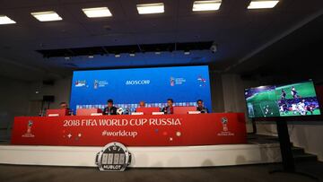 Busacca y Collina hablaron sobre el VAR en una comparecencia.