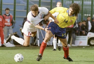 Es uno de los dos jugadores colombianos con más partidos disputados en la Copa América y el quinto en la historia del torneo con 27 encuentros. Jugó cinco Copas (1987, 1989, 1991, 1993 y 1995) logrando tres terceros lugares y un cuarto puerto. 
