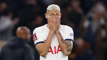 Soccer Football - FA Cup - Fourth Round - Tottenham Hotspur v Manchester City - Tottenham Hotspur Stadium, London, Britain - January 26, 2024 Tottenham Hotspur's Richarlison looks dejected after the match Action Images via Reuters/Matthew Childs
