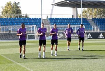 James Rodríguez entrena al lado de sus compañeros.