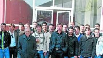 <b>FAMILIA HUÉRFANA. </b>La plantilla ayer sin presidente ni consejeros.