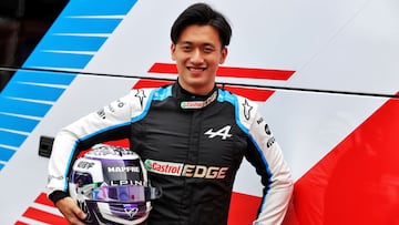 Zhou posa con los colores de Alpine.