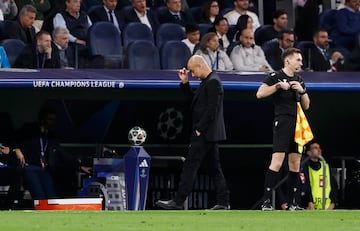 Guardiola, en el banquillo del Bernabu.