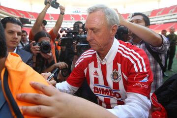 10 Cracks que se han puesto playeras de equipos de Liga MX