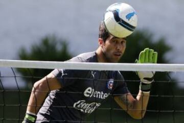 Claudio Bravo es una de las mejores figuras en la actual temporada de Barcelona.