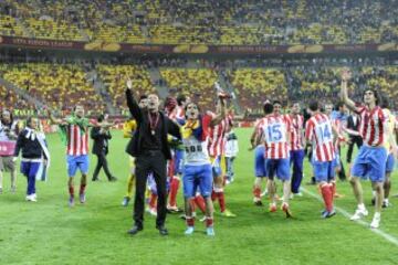 El primer gran éxito llegó el 9 de mayo de 2012 con la consecución de la Europa League en Bucarest, al ganar al Athletic por 3-0, en una de las noches mágicas de Falcao. El Cholo cambió la historia del club.