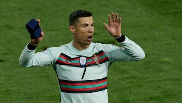 Cristiano, furioso tras tirar el brazalete: "Perjudican a una nación"