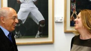 <b>CORDIALIDAD. </b>Raffaele Guariniello recibe a Ana Muñoz.