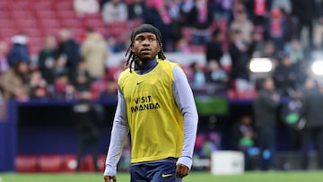 Atletico Madrid's English forward #22 Ademola Lookman warms up prior the Spanish league football match between Club Atletico de Madrid and Real Betis at Metropolitano Stadium in Madrid on February 8, 2026. (Photo by Thomas COEX / AFP)