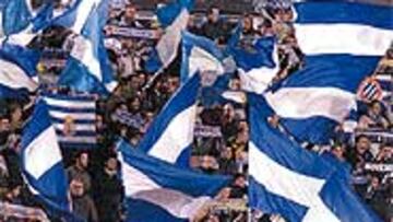 <B>EL ENEMIGO EN CASA</B>. Los colores de la grada de Montjuïc podrían cambiar en dos partidos.