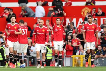 El Manchester United ocupa el tercer caj¨®n del podio de los equipos con m¨¢s valor para el portal especializado Transfermarkt. Los diablos rojos han aumentado su valoraci¨®n gracias a las llegadas de Cristiano (45), Varane (70) y Sancho (90). El portugu¨¦s es el octavo m¨¢s valorado de los mancunianos, el internacional ingl¨¦s es el segundo s¨®lo superado por Bruno Fernandes (90), mientras que el franc¨¦s es el cuarto en la escala. Adem¨¢s, el United cuenta con jugadores como Rashford (85), Pogba (60), Maguire (50) y Greenwood (50).