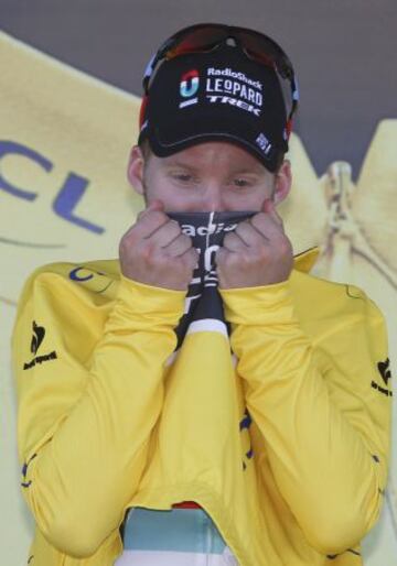 El ciclista belga, Jan Bakelants ganador de la segunda etapa del Tour y nuevo maillot amarillo.