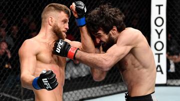 Zabit Magomedsharipov y Calvin Kattar intercambian golpes en el UFC Moscú.