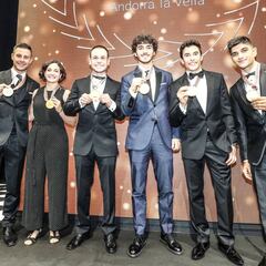 Márquez, Martín, Ana Carrasco y la foto de los campeones