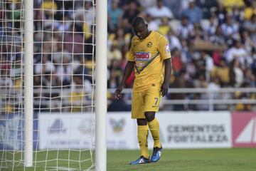 Mina llegó como el goleador de la liga de Ecuador, por lo que se esparaban muchas cosas de él. No obstante, Raúl Jiménez le ganó la titularidad y es más recordado por la afición americanista por la falla que tuvo en la final contra León. 