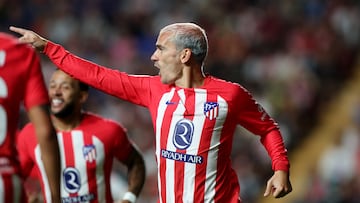 Soccer Football - LaLiga - Rayo Vallecano v Atletico Madrid - Estadio de Vallecas, Madrid, Spain - August 28, 2023 Atletico Madrid's Antoine Griezmann celebrates scoring their first goal REUTERS/Violeta Santos Moura