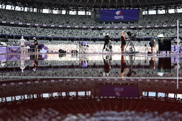 El equipo de transmisión se prepara para el Campeonato Mundial de Atletismo.