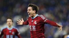 Mikel Oyarzabal celebra el tercer gol de la Real.