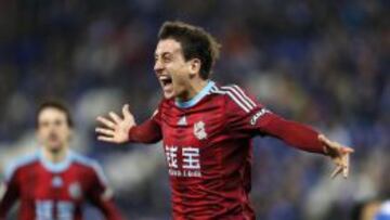 Mikel Oyarzabal celebra el tercer gol de la Real.