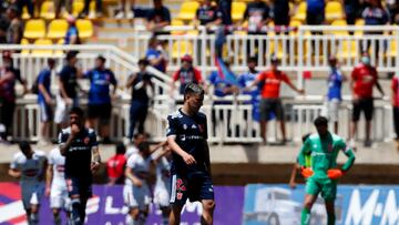 Futbol, Deportes Melipilla vs Universidad de Chile.
Fecha 27, campeonato Nacional 2021.
El jugador de Universidad de Chile Pablo Aranguiz se lamenta tras el gol de Deportes Melipilla durante el partido de primera division disputado en el estadio Lucio Farina Fernandez de Quillota, Chile.
24/10/2021
Andres Pina/Photosport

Football, Deportes Melipilla vs Universidad de Chile.
28th date, 2021 National Championship.
Universidad de Chile's player Pablo Aranguiz reacts after Deportes Melipilla's goal during the first division match held at the Lucio Farina Fernandez stadium in Quillota, Chile.
24/10/2021
Andres Pina/Photosport