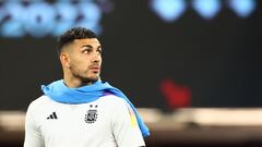 Soccer Football - FIFA World Cup Qatar 2022 - Round of 16 - Argentina v Australia - Ahmad bin Ali Stadium, Al Rayyan, Qatar - December 3, 2022 Argentina's Leandro Paredes on the pitch before the match REUTERS/Bernadett Szabo