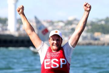 Joan Cardona gana la medalla de bronce tras quedar en esa posición en la Medal Race. Lo ha salvado en la línea de meta, obteniendo así la novena medalla para España.