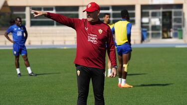 Pepe Mel: ¡°Lo que hicieron Luis Su¨¢rez y Robertone debimos hacerlo todos¡±