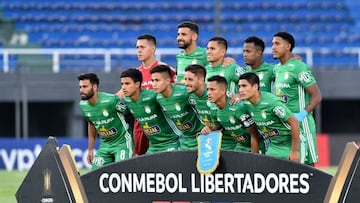 Players of Sporting Cristal pose for pictures before the start of the Copa Libertadores second round first leg football match between Paraguay's Nacional and Peru's Sporting Cristal, at the Defensores del Chaco stadium in Asuncion, on February 21, 2023. (Photo by NORBERTO DUARTE / AFP) (Photo by NORBERTO DUARTE/AFP via Getty Images)