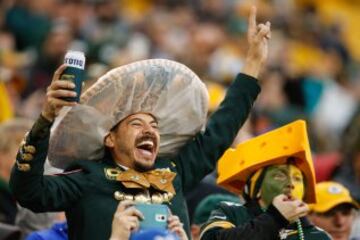 Era inevitable, con tanto "Cabeza de queso" tenía que aparecer en algún momento algún fan de los nachos por Lambeau Field a aprovechar la coyuntura. Mirad que contento está.