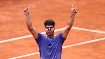 Alcaraz vence a Draper, llega a semifinales y recupera el número dos