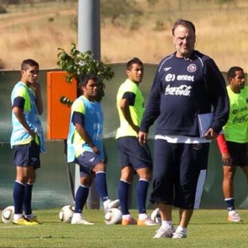 A la espalda de Bielsa: Felipe Gutiérrez, Campos, Arturo Vidal y Jean Beausejour.