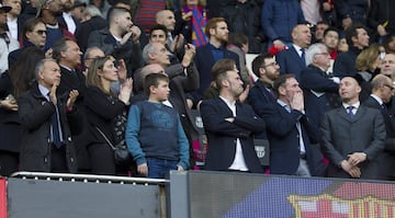 La familia de Quini en el palco durante el emotivo adiós del Camp Nou a Quini. La afición del Barcelona se despidió de su exjugador, Enrique Castro 'Quini', que falleció el pasado martes a causa de un infarto.