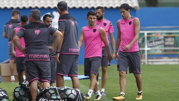 Enis bardhi, durante un entrenamiento del Levante.