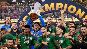     Guillermo Ochoa, Edson Alvarez of Mexico lifts the Champions trophy during the game Mexico (Mexican National team) vs Panama, corresponding Great final of the CONCACAF Gold Cup 2023, at SoFi Stadium, on July 16, 2023.

<br><br>

Guillermo Ochoa de Mexico levanta el trofeo de Campeon durante el partido Mexico (Seleccion Nacional Mexicana) vs Panama, correspondiente a la Gran Final de la Copa Oro de la CONCACAF 2023, en el SoFi Stadium, el 16 de Julio de 2023.