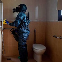 El 'truco' del vaso del agua para evitar contagios de la Covid-19 en el baño de casa