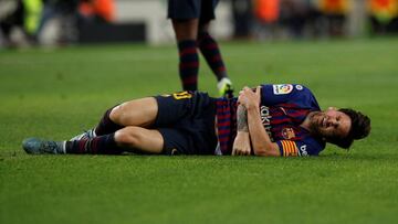 Messi se queja tras producirse la fractura de radio que le tendrá tres semanas de baja.