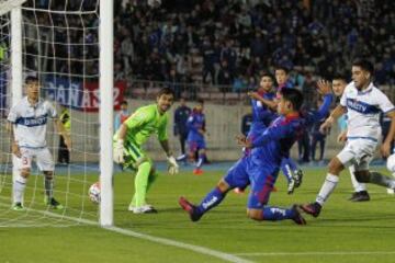 Católica se quedó con el clásico frente a la U en la Copa Chile