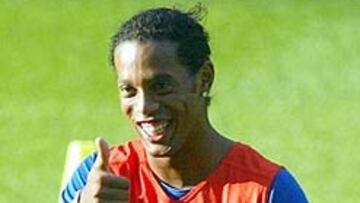 <b>SIN DEBUT. </B>El estreno oficial de Ronaldinho con el Barcelona tendrá que esperar.