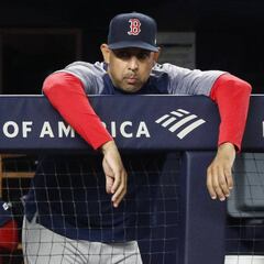 Red Sox despiden a Alex Cora tras polémica por robo de señas