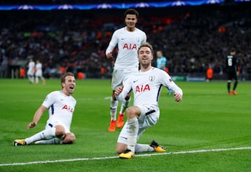 3-0. Christian Eriksen celebró el tercer gol.