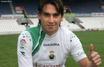 Mauricio Pinilla viviría en 2006 su segunda experiencia en España, firmando por el Racing de Santander.