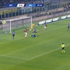 El duelo de titanes que acabó en gol y con Ibrahimovic dejando a Godín por los suelos