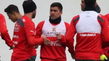 Crecen las chances de David Pizarro de ser titular ante Ecuador el jueves.