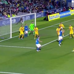 El gol anulado que incendia Linares y salvó del KO al Barça