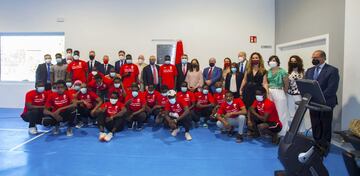 José Manuel Rodríguez Uribes, ministro de Cultura y Deporte, inaugura en Getafe el Centro Deportivo Alejandro Blanco, el primer polideportivo del mundo destinado a refugiados con el que se pretende fomentar su integración y desarrollo personal. Una iniciativa que arranca por el empeño del presidente del Comité Olímpico Español.