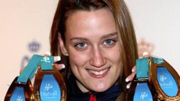 <b>TRIUNFADORES. </b>Arriba, Mireia. Abajo, con Lissavetzky y Carpena.