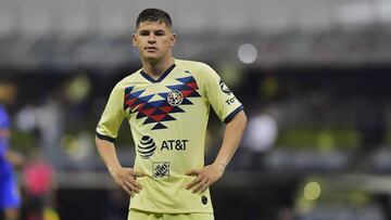 El volante del América anotó el primer gol del encuentro, provocó una jugada polémica y derribó a Javier Aquino en el área.